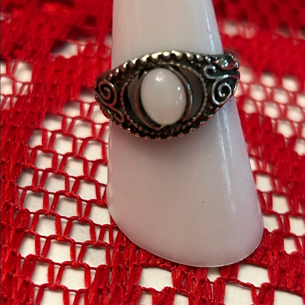Elegant Silver and White Women's Ring